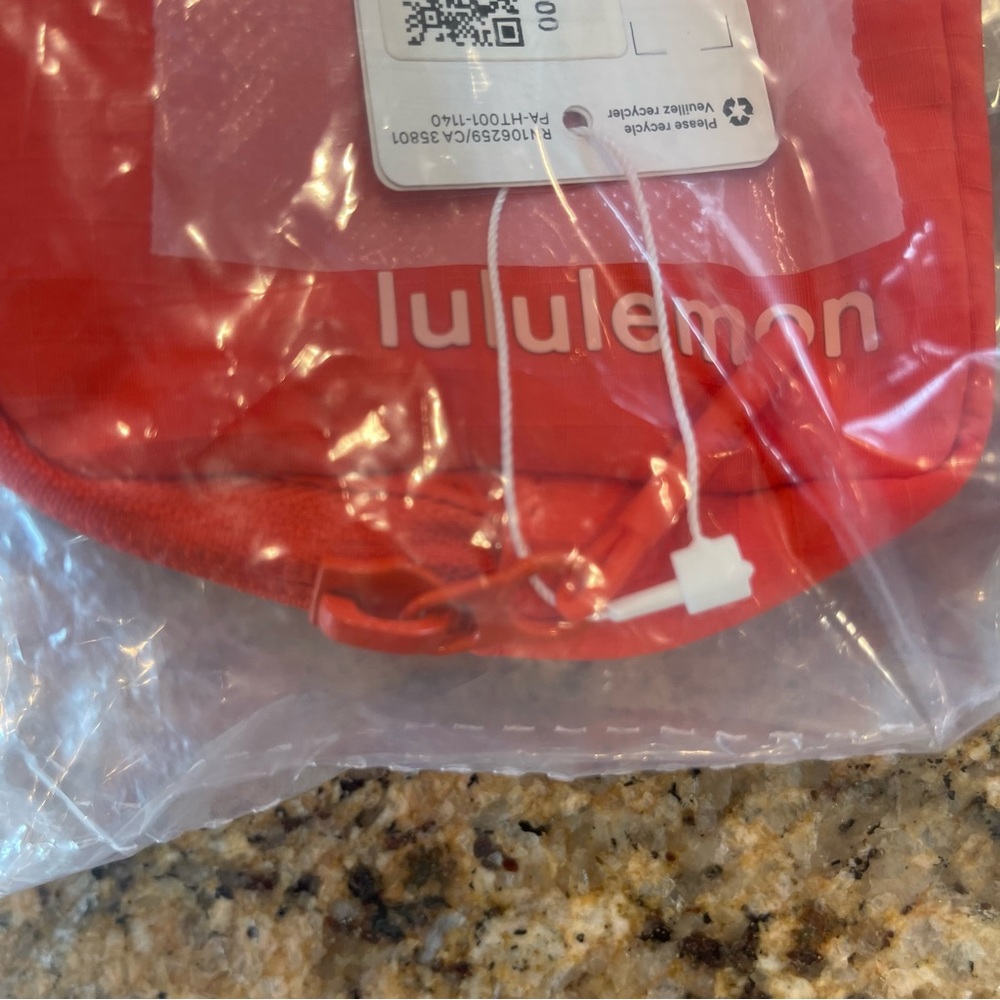 NWT Lululemon Red Mini Belt bag .7L size , solar orange / white - Picture 13 of 16